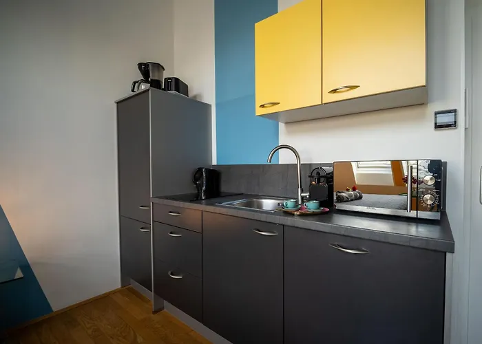 With Kitchen Near Naschmarkt - Karlskirche & Metro U4